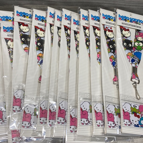 Hello Kitty Sanrio Lanyard with 4 enamel pins and cardholder - Picture 5 of 6